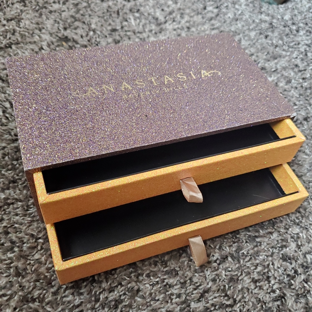 Anastasia Beverly Hills Collector box